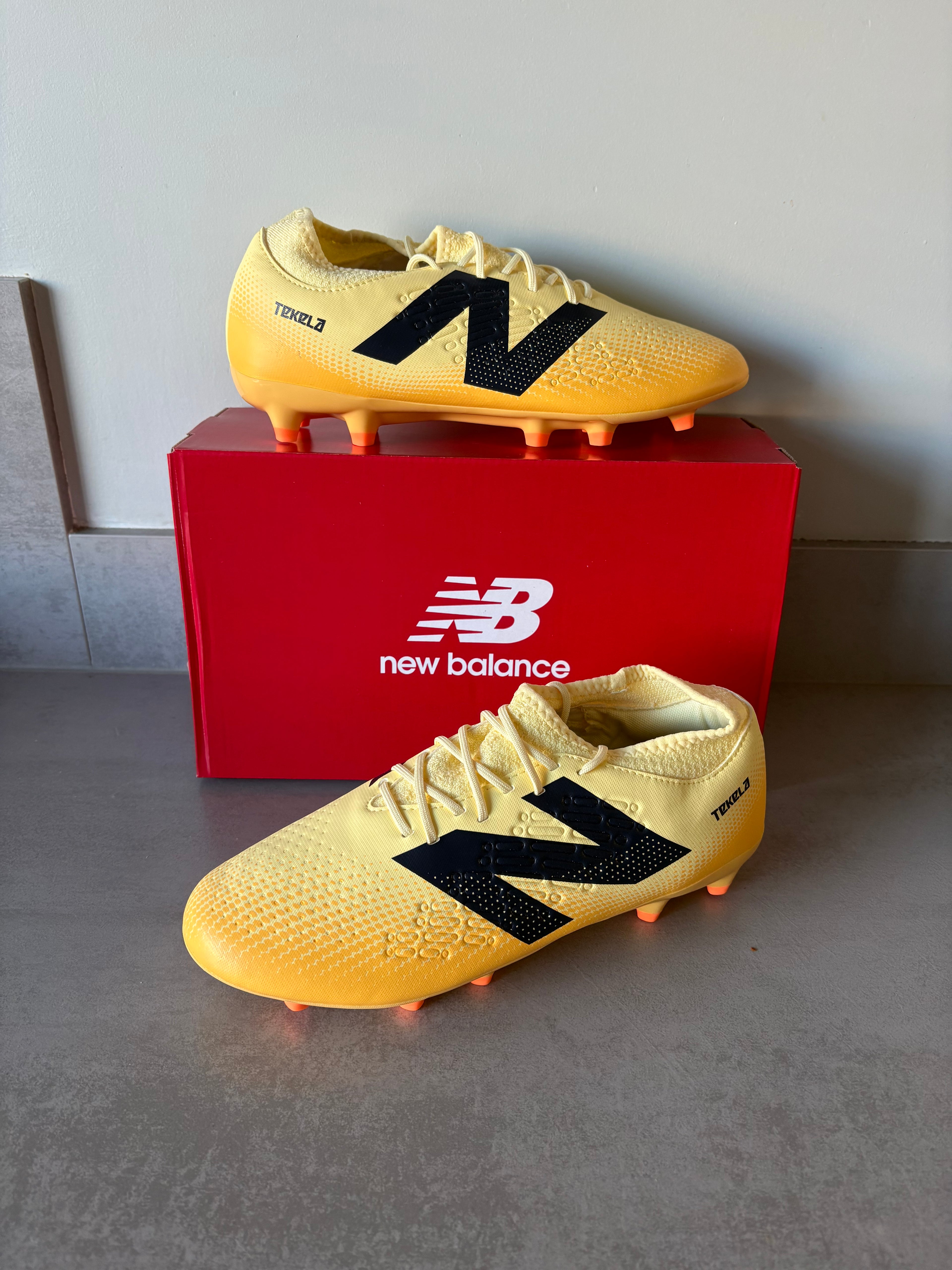 New Balance Tekala Magique V4 FG Gelb