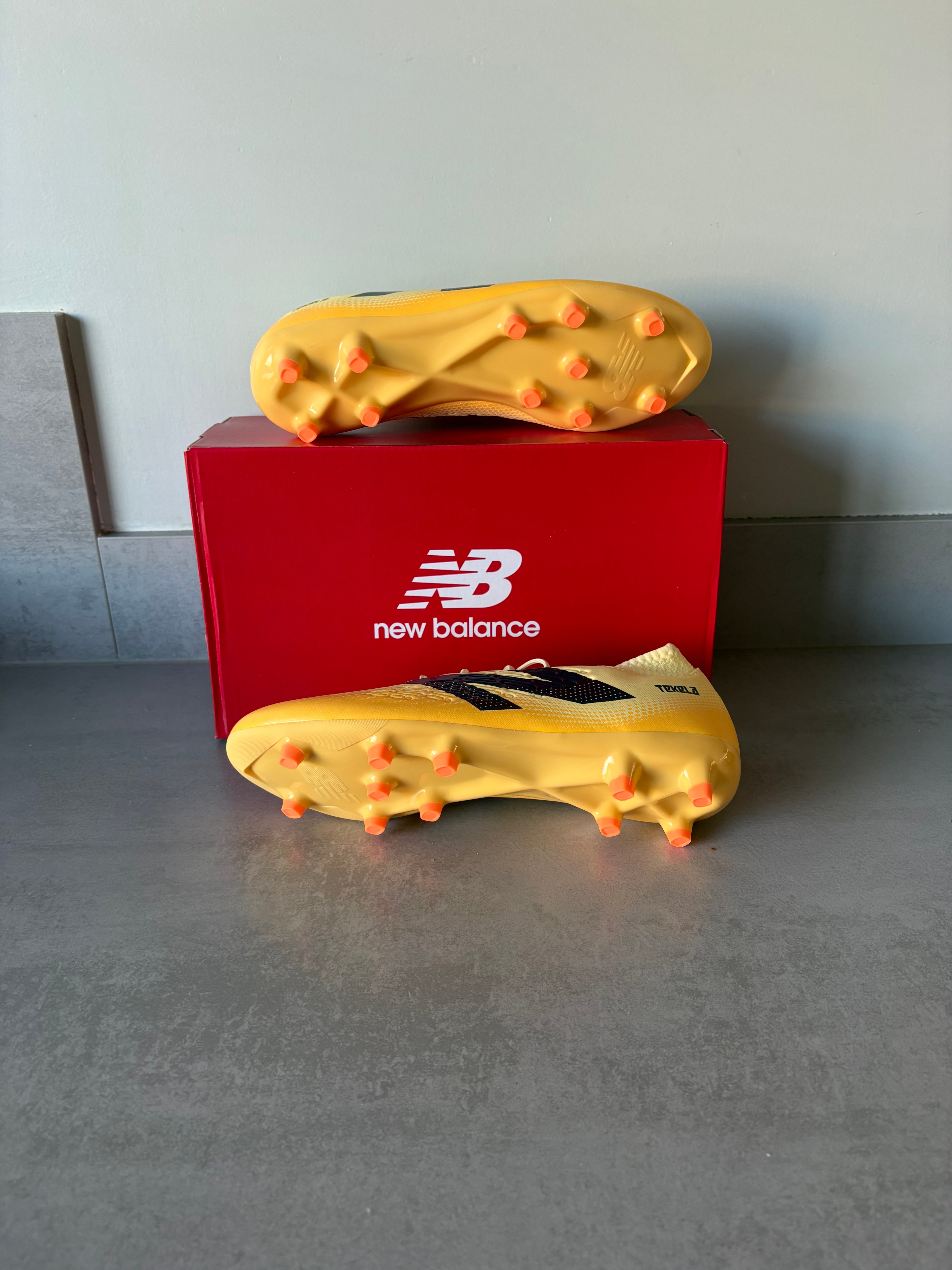 New Balance Tekala Magique V4 FG Gelb