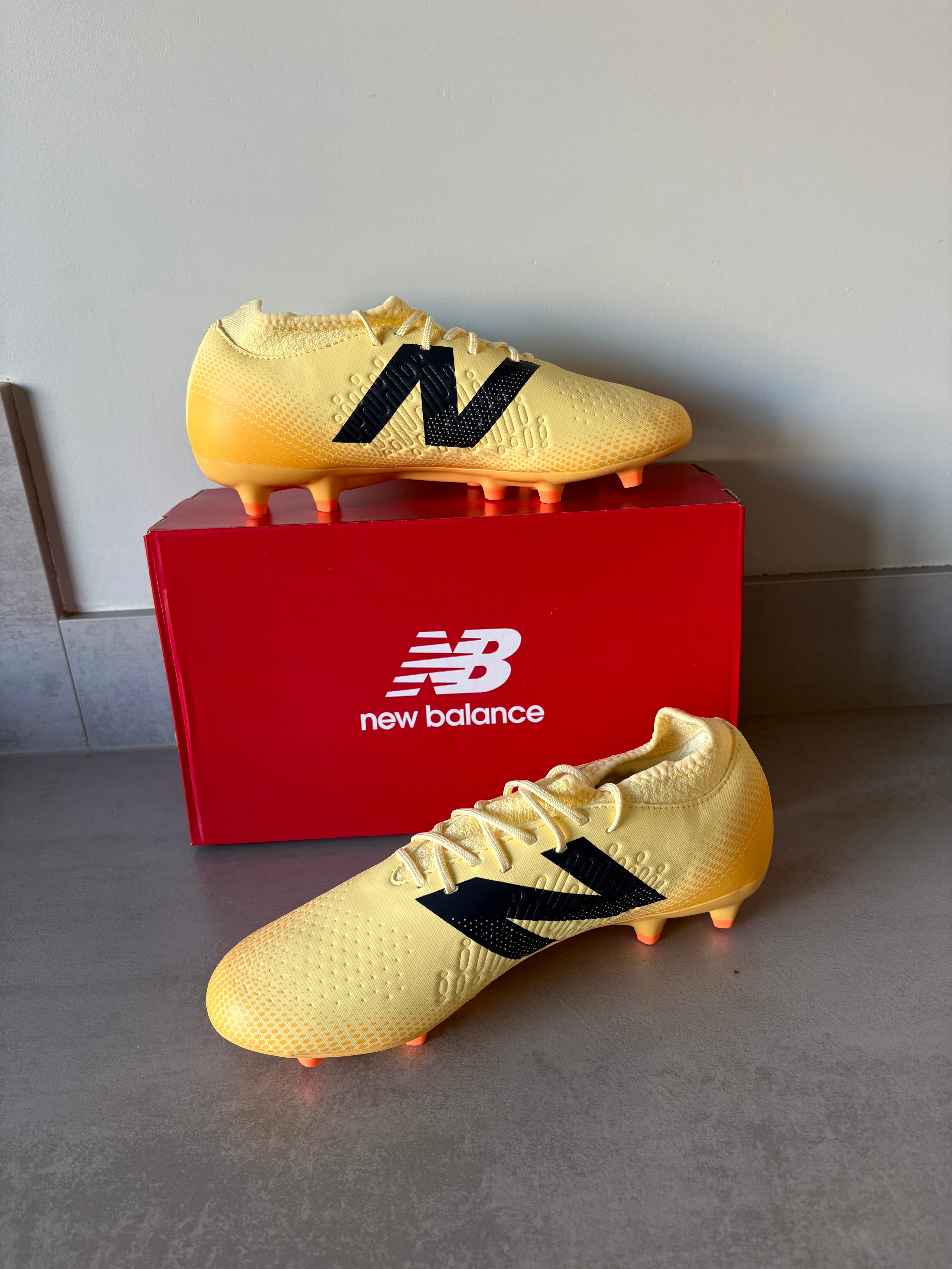 New Balance Tekala Magique V4 FG Gelb
