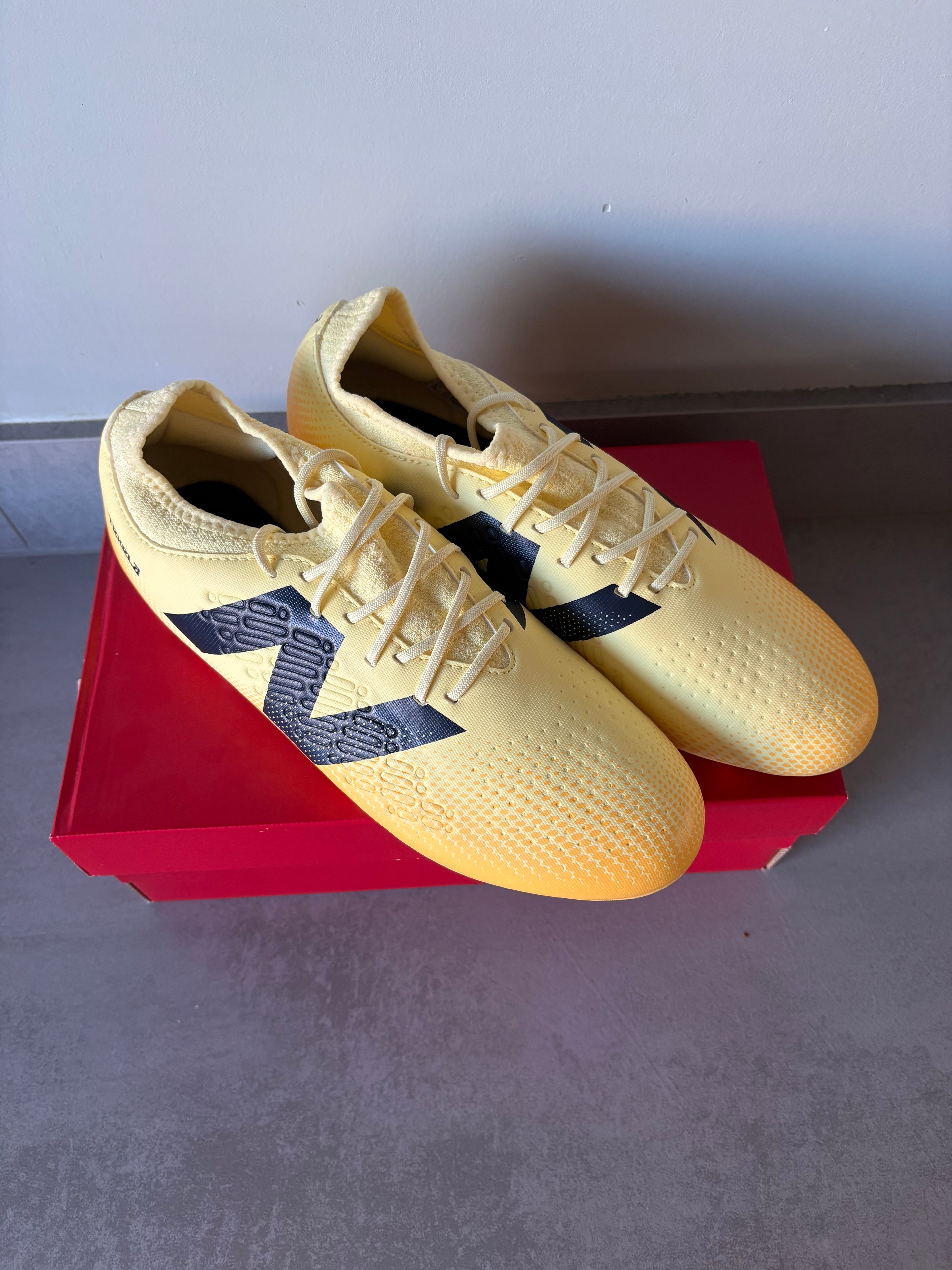 New Balance Tekala Magique V4 FG Gelb